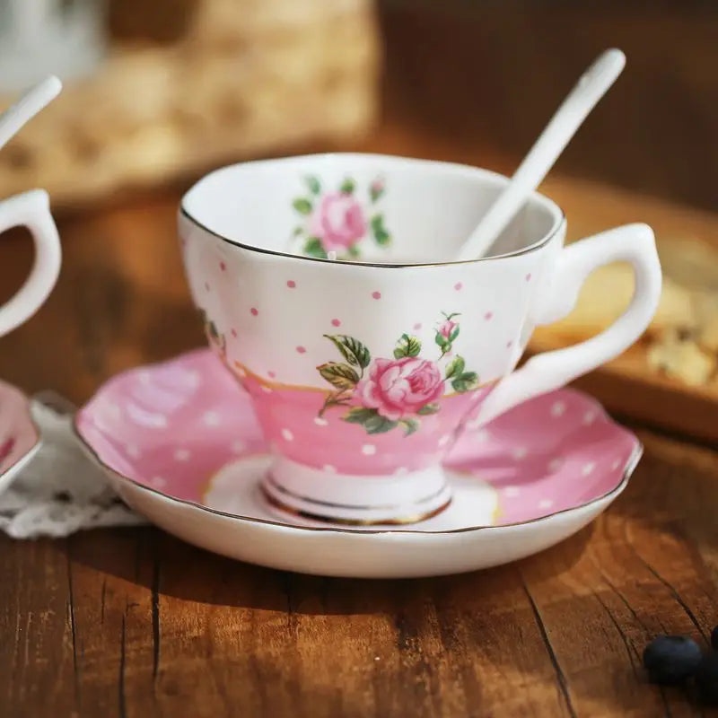 Top-grade Bone China Coffee Cup Spoon Saucer Set English Afternoon Tea Cup Coffeeware 170ml Porcelain Cup and Saucer for Coffee